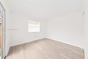 8684 NW 1st St, Miami, FL 33126 - Photo 27