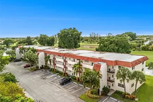 9811 N Hollybrook Lake Dr, Pembroke Pines, FL 33025 - Photo 23