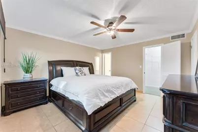 9811 N Hollybrook Lake Dr #103, Pembroke Pines, FL 33025 - Photo 15