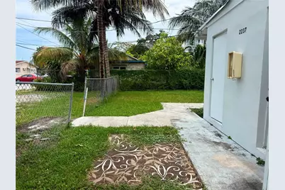 2237 Wilson St #C, Hollywood, FL 33020 - Photo 7