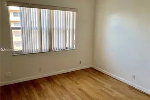 121 Golden Isles Dr, Hallandale Beach, FL 33009 - Photo 21