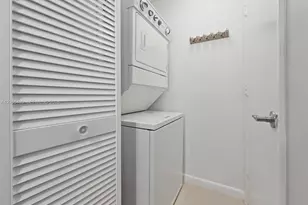253 NE 2nd St, Miami, FL 33132 - Photo 15