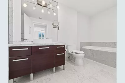 253 NE 2nd St #1804, Miami, FL 33132 - Photo 9