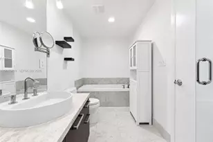 253 NE 2nd St, Miami, FL 33132 - Photo 7