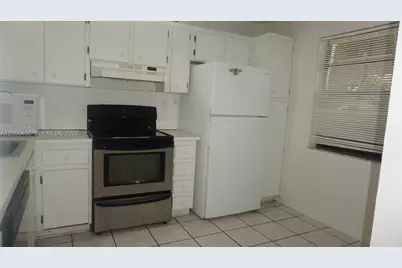 1100 Colony Point Cir #206, Pembroke Pines, FL 33026 - Photo 5