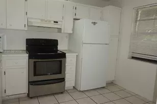 1100 Colony Point Cir, Pembroke Pines, FL 33026 - Photo 5