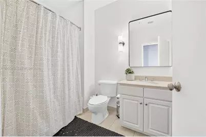 2001 Biscayne Blvd #2414, Miami, FL 33137 - Photo 21