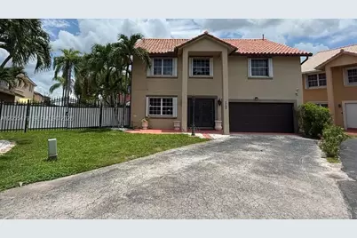 7733 NW 192 St, Hialeah, FL 33015 - Photo 31