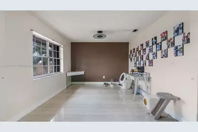 7733 NW 192 St, Hialeah, FL 33015 - Photo 21