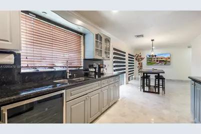 7733 NW 192 St, Hialeah, FL 33015 - Photo 11