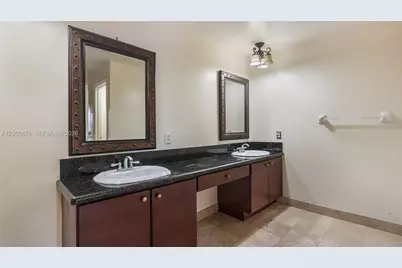7733 NW 192 St, Hialeah, FL 33015 - Photo 27