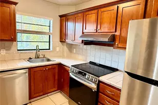 200 Jacaranda Country Club Dr, Plantation, FL 33324 - Photo 5
