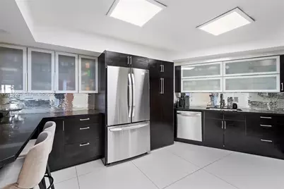 5151 Collins Ave #1420, Miami Beach, FL 33140 - Photo 9