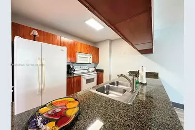 1200 Brickell Bay Dr #3106, Miami, FL 33131 - Photo 5