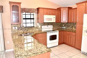 8727 NW 150th Terrace, Miami Lakes, FL 33018 - Photo 7