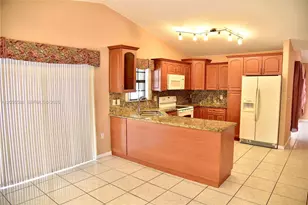 8727 NW 150th Terrace, Miami Lakes, FL 33018 - Photo 11