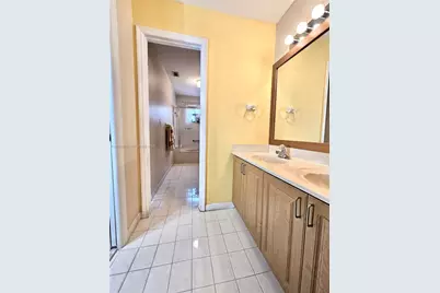 8727 NW 150th Ter, Miami Lakes, FL 33018 - Photo 15