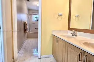 8727 NW 150th Terrace, Miami Lakes, FL 33018 - Photo 15