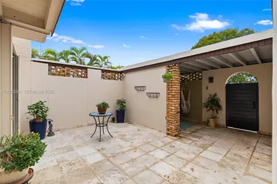 7282 Jacaranda Ln, Miami Lakes, FL 33014 - Photo 13