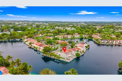 7282 Jacaranda Ln, Miami Lakes, FL 33014 - Photo 3