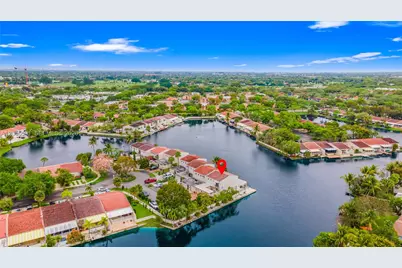 7282 Jacaranda Ln, Miami Lakes, FL 33014 - Photo 7