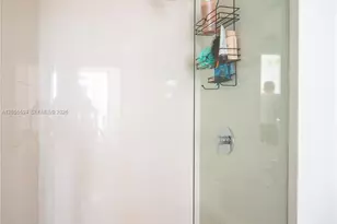 121 NE 34th St, Miami, FL 33137 - Photo 23