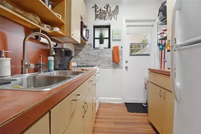 2140 Monroe Ter, Hollywood, FL 33020 - Photo 19