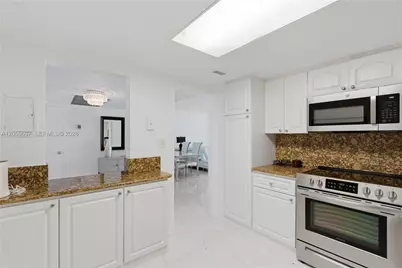 5151 Collins Ave #1027, Miami Beach, FL 33140 - Photo 7