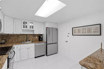5151 Collins Ave #1027, Miami Beach, FL 33140 - Photo 5