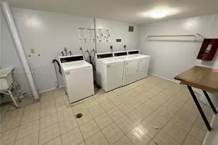 1301 NE Miami Gardens Dr, Miami, FL 33179 - Photo 15