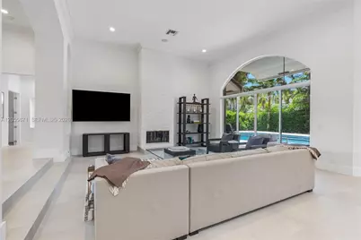 2499 Princeton Ct, Weston, FL 33327 - Photo 7
