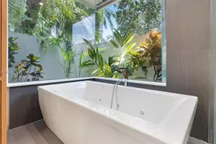 2499 Princeton Ct, Weston, FL 33327 - Photo 17