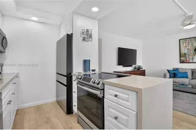 3052 Guildford C #3052, Boca Raton, FL 33434 - Photo 5