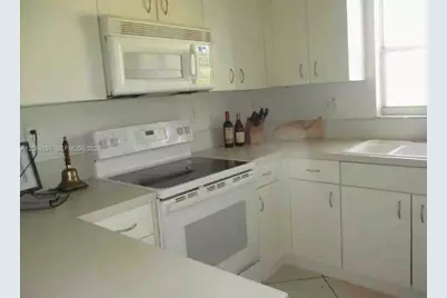 10929 NW 70th St, Doral, FL 33178 - Photo 3