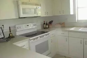 10929 NW 70th St, Doral, FL 33178 - Photo 3