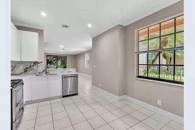 4283 Vineyard Cir #4283, Weston, FL 33332 - Photo 9