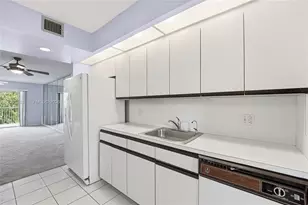 12500 SW 5th Ct, Pembroke Pines, FL 33027 - Photo 9