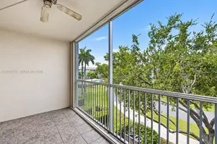 12500 SW 5th Ct, Pembroke Pines, FL 33027 - Photo 5