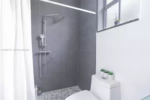 8526 NW 108th Ave, Doral, FL 33178 - Photo 9