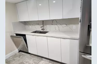 11130 N Lakeview Dr #1, Pembroke Pines, FL 33026 - Photo 31