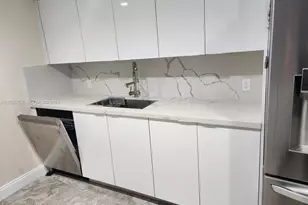 11130 N Lakeview Dr, Pembroke Pines, FL 33026 - Photo 31