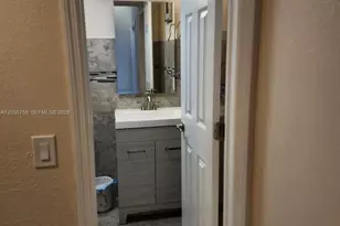 11130 N Lakeview Dr, Pembroke Pines, FL 33026 - Photo 11