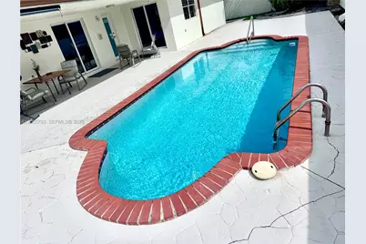 18701 Wentworth Dr, Hialeah, FL 33015 - Photo 27