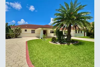 18701 Wentworth Dr, Hialeah, FL 33015 - Photo 3