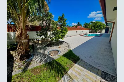 18701 Wentworth Dr, Hialeah, FL 33015 - Photo 45