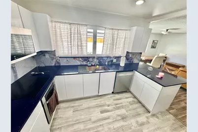 18701 Wentworth Dr, Hialeah, FL 33015 - Photo 17