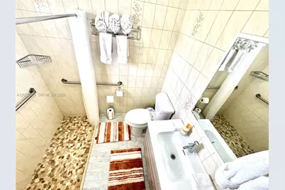 18701 Wentworth Dr, Hialeah, FL 33015 - Photo 43