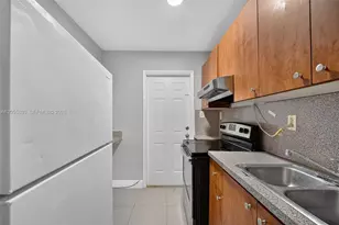 129 SE 4th Ave, Hallandale Beach, FL 33009 - Photo 11