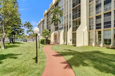 2000 Atlantic Shores Blvd #207, Hallandale Beach, FL 33009 - Photo 31