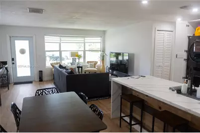 7330 NW 1st Ct, Pembroke Pines, FL 33024 - Photo 5
